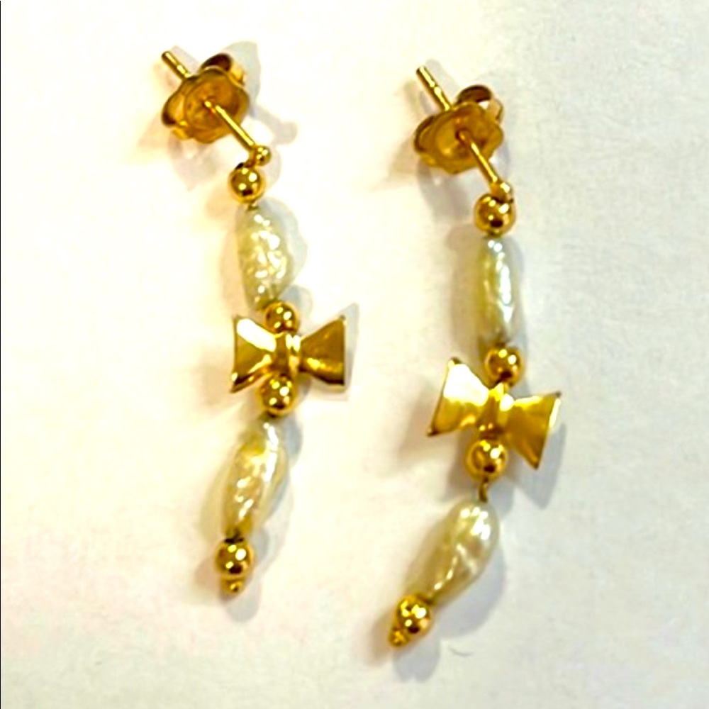 Dangle earrings w/ 14 K gold posts, fresh water pearls, gold bows and beads